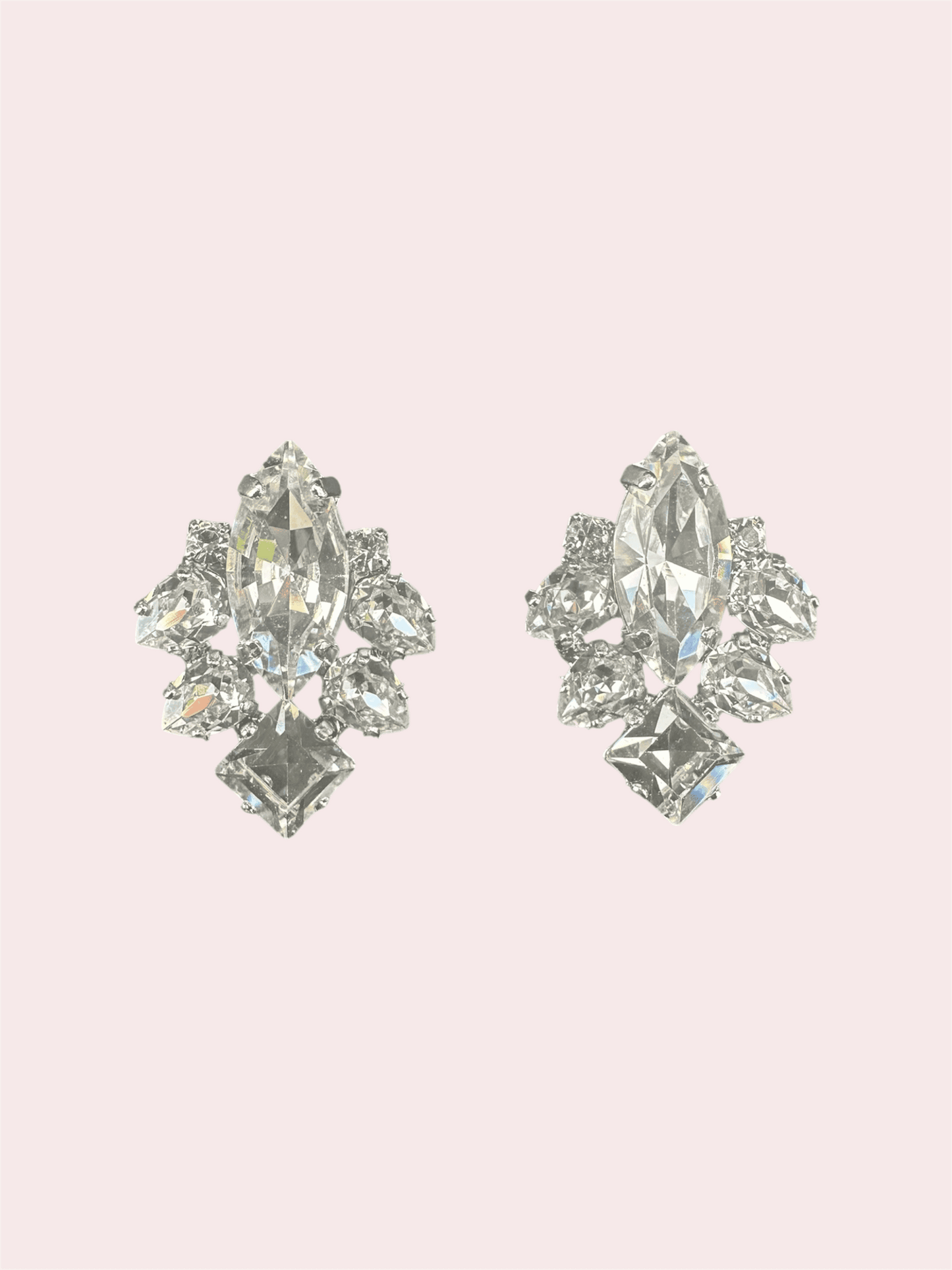 Luxe oorsteker met 8 heldere kristalletjes basiskleur zilver 